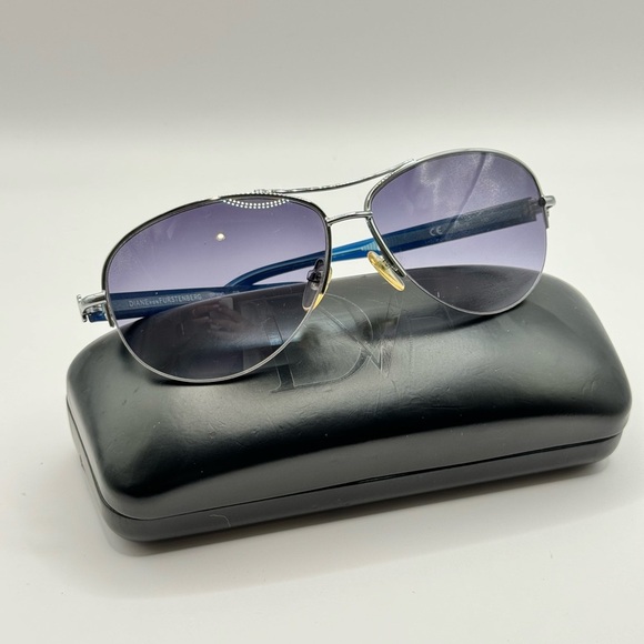 DIANE VON FURSTENBERG Silver Aviator Gradient Sunglasses (DVF) - Picture 1 of 5